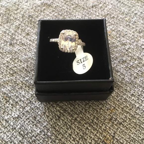 Sterling Silver 3 Carat Cubic Zirconia Ring - Picture 5 of 5